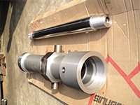 位移(yi)傳感回轉油(yóu)缸